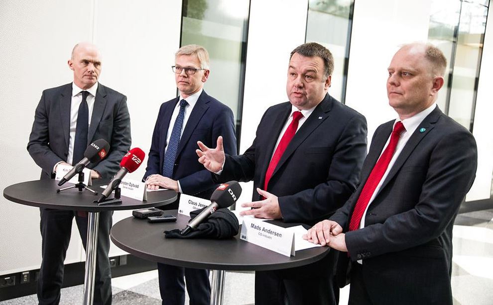 Fire mænd præsentarer ny overenskomst fra Industrien