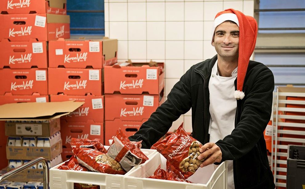 køkkenmedhjælper Mikkel Lebeck Jensen arbejder i julen