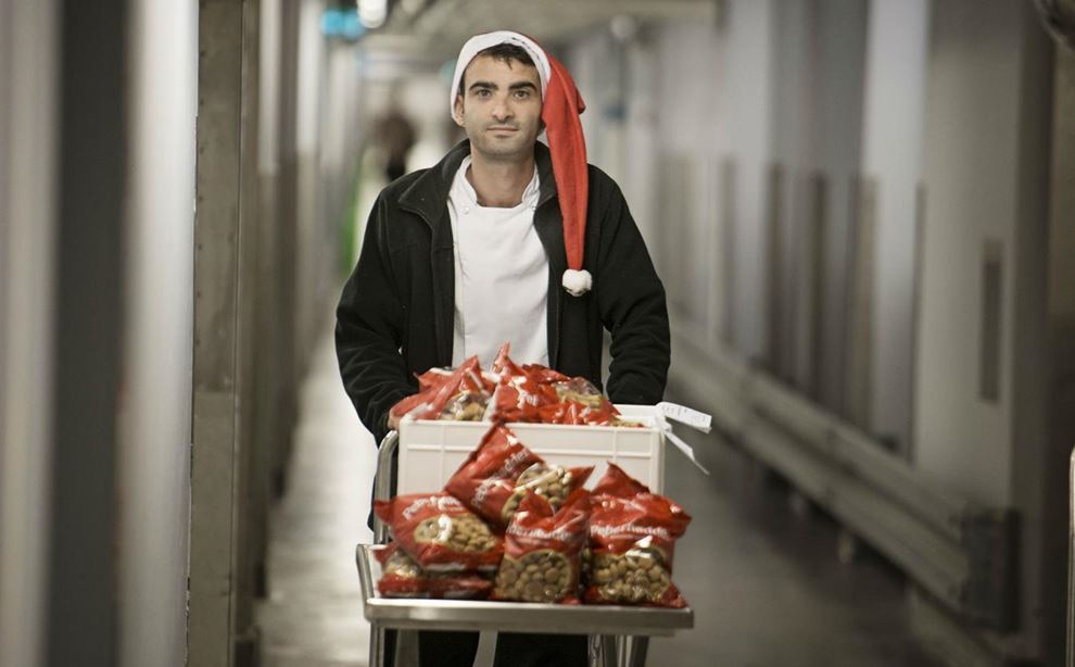 køkkenmedhjælper Mikkel Lebeck Jensen arbejder i julen