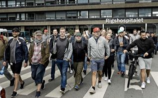 pPortører i demonstration foran Rigshospitalet fotograf: Jørgen True