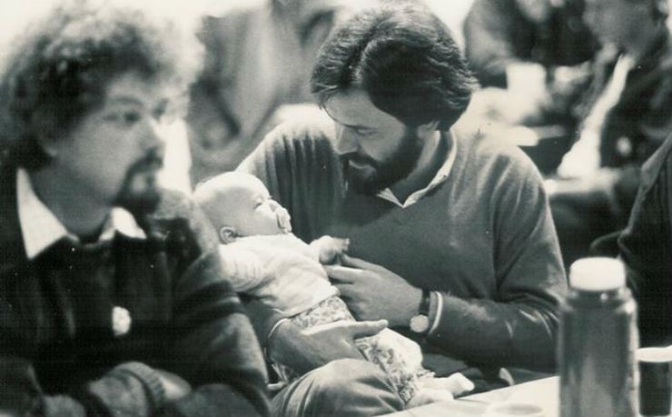 Dennis Kristensen med sin datter i 1986