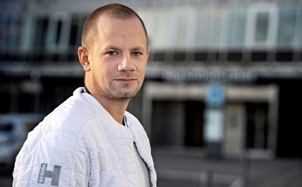 Portør Jonas Fritzbøger arbejder som portør på Rigshospitalet Glostrup