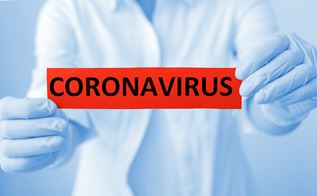 Skilt, hvor der står coronavirus