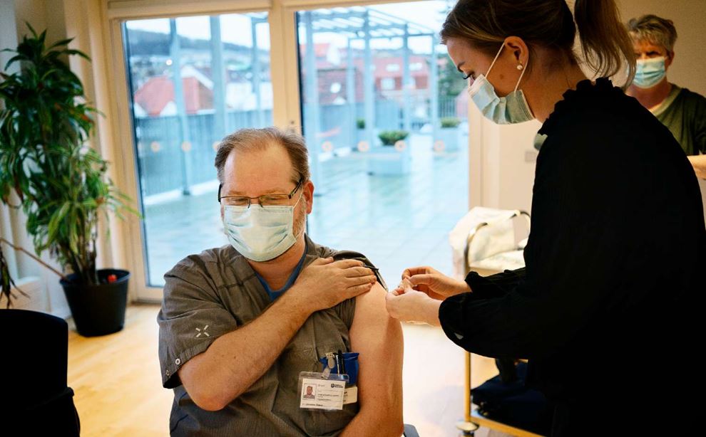 Sosu-assistent får første coronavaccine