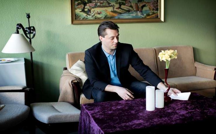 Jesper Westpals sidder i en lejlighed på plejecenter Bøgeskovhus