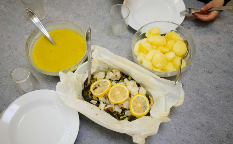 Dagens anretning: Fisk med citron, kartofler og karrysovs